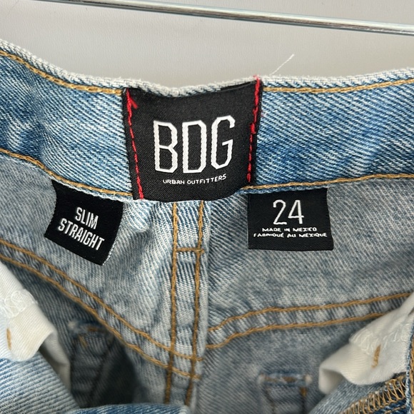 Urban Outfitters BDG High Rise Slim Straight Jean Distressed Bleach Wash Size 24 - Picture 10 of 10